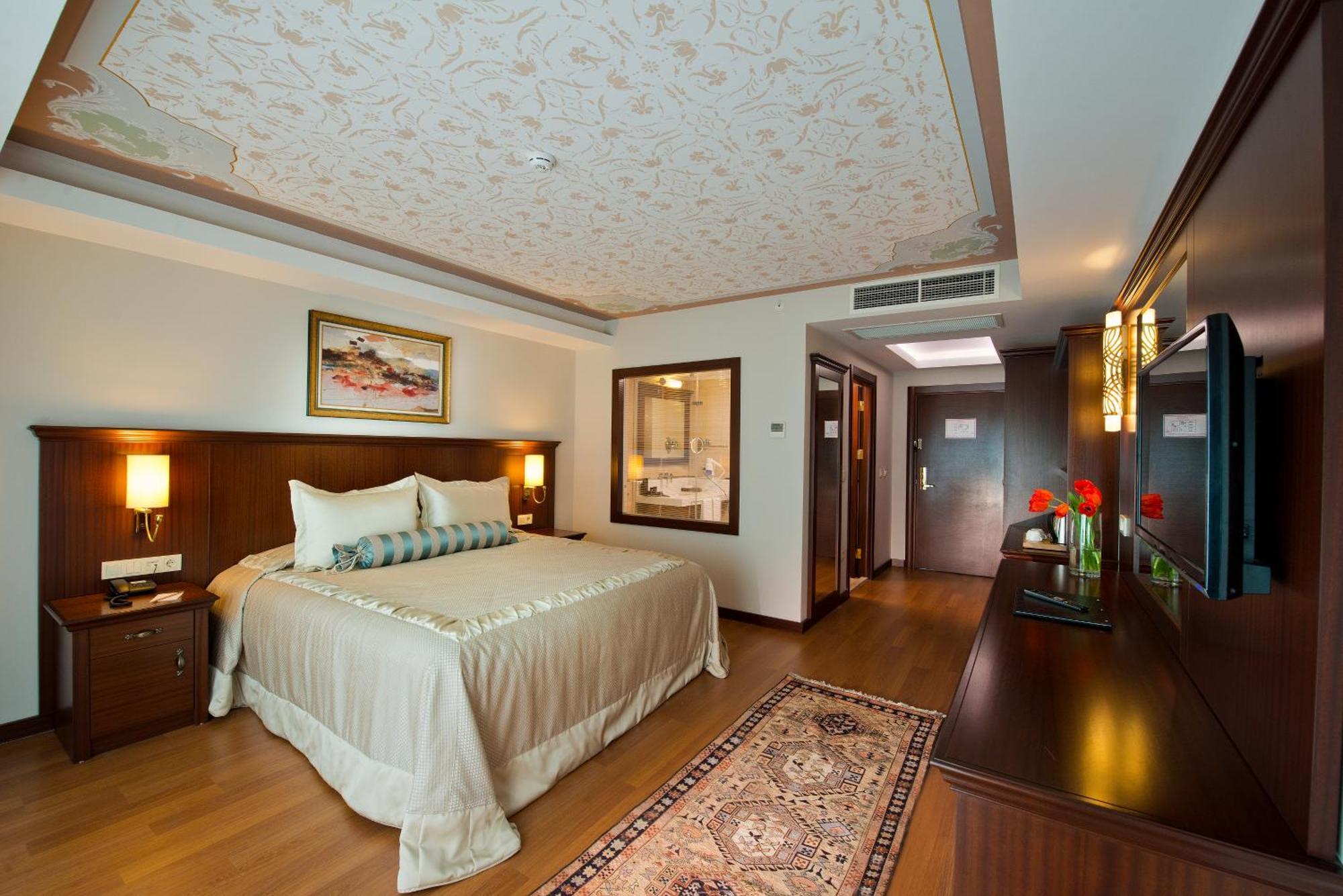 Deluxe Room partial sea view