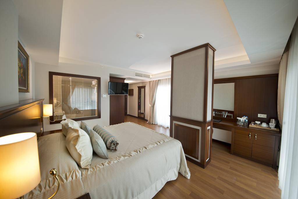 Deluxe Room partial sea view